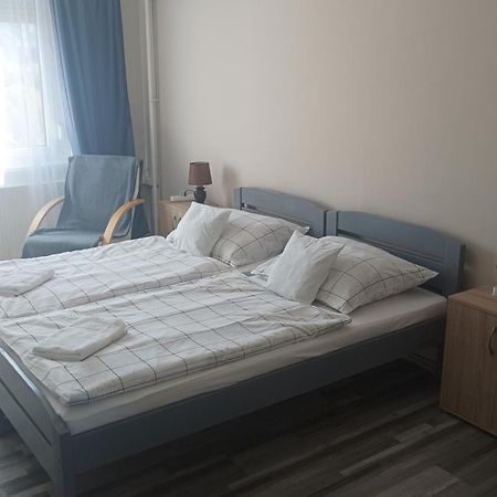 Panel Hause Kazincbarcika Apartment Bagian luar foto