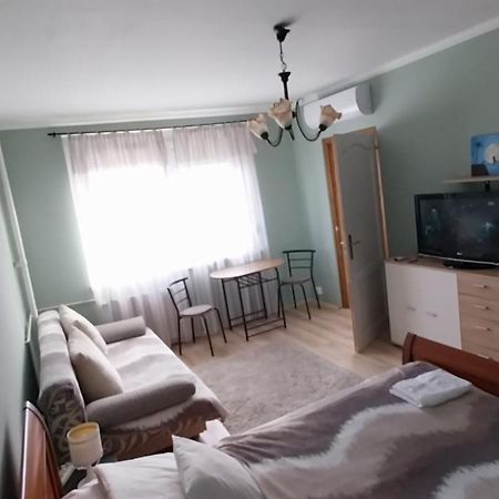 Panel Hause Kazincbarcika Apartment Bagian luar foto