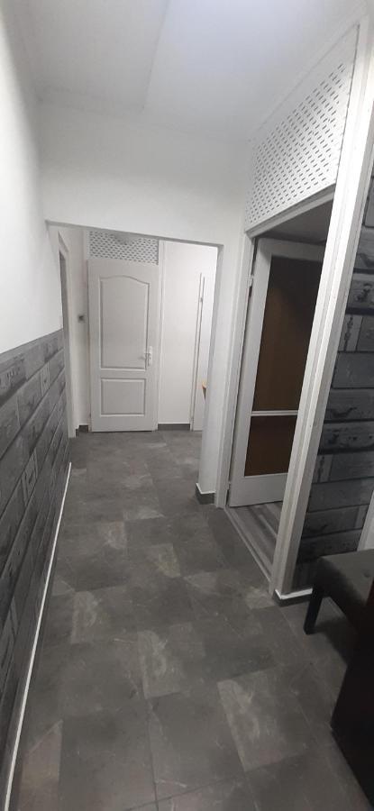 Panel Hause Kazincbarcika Apartment Bagian luar foto