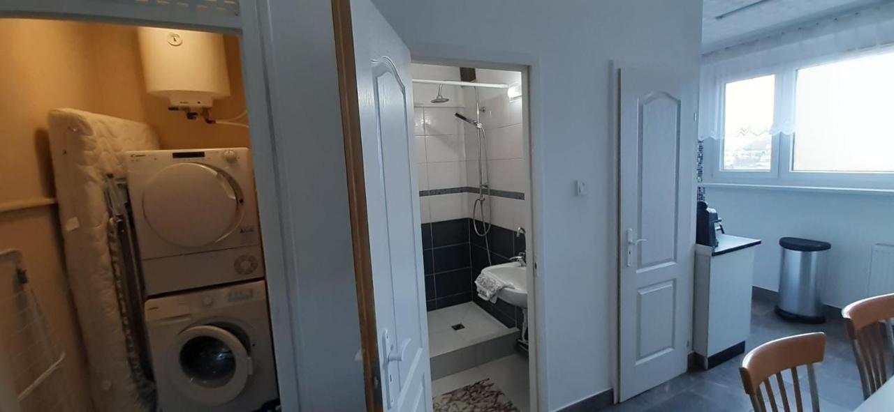 Panel Hause Kazincbarcika Apartment Bagian luar foto